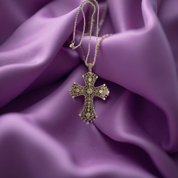 VINTAGE LARGE SILVER CROSS ON 20 INCH CHAIN. ~ - Picture 1 of 6